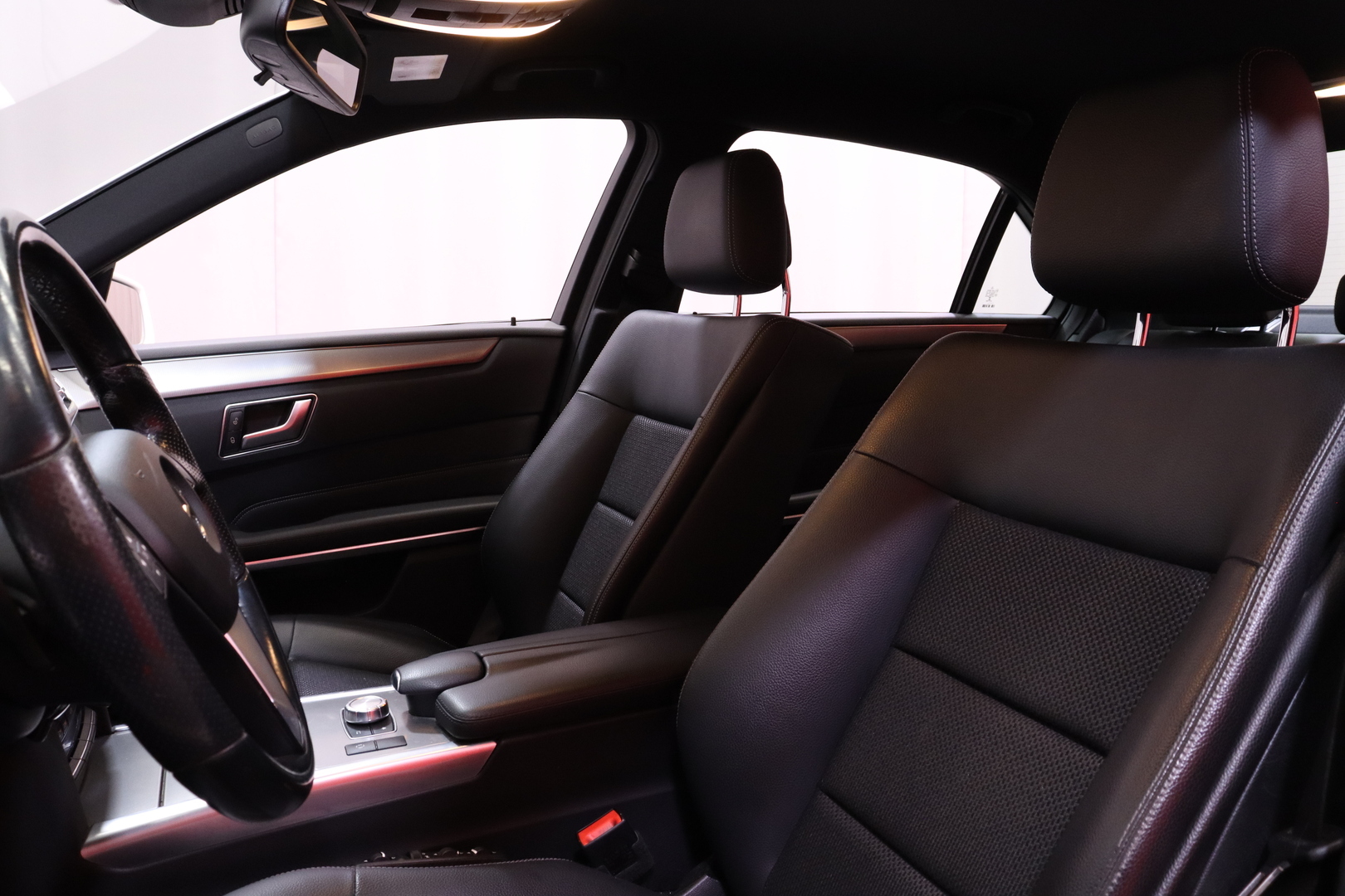 Mercedes-Benz - E - 220 CDI BE A Premium Business // Suomi-auto / Webasto / Ortopedi / ILS LED // - Sedan