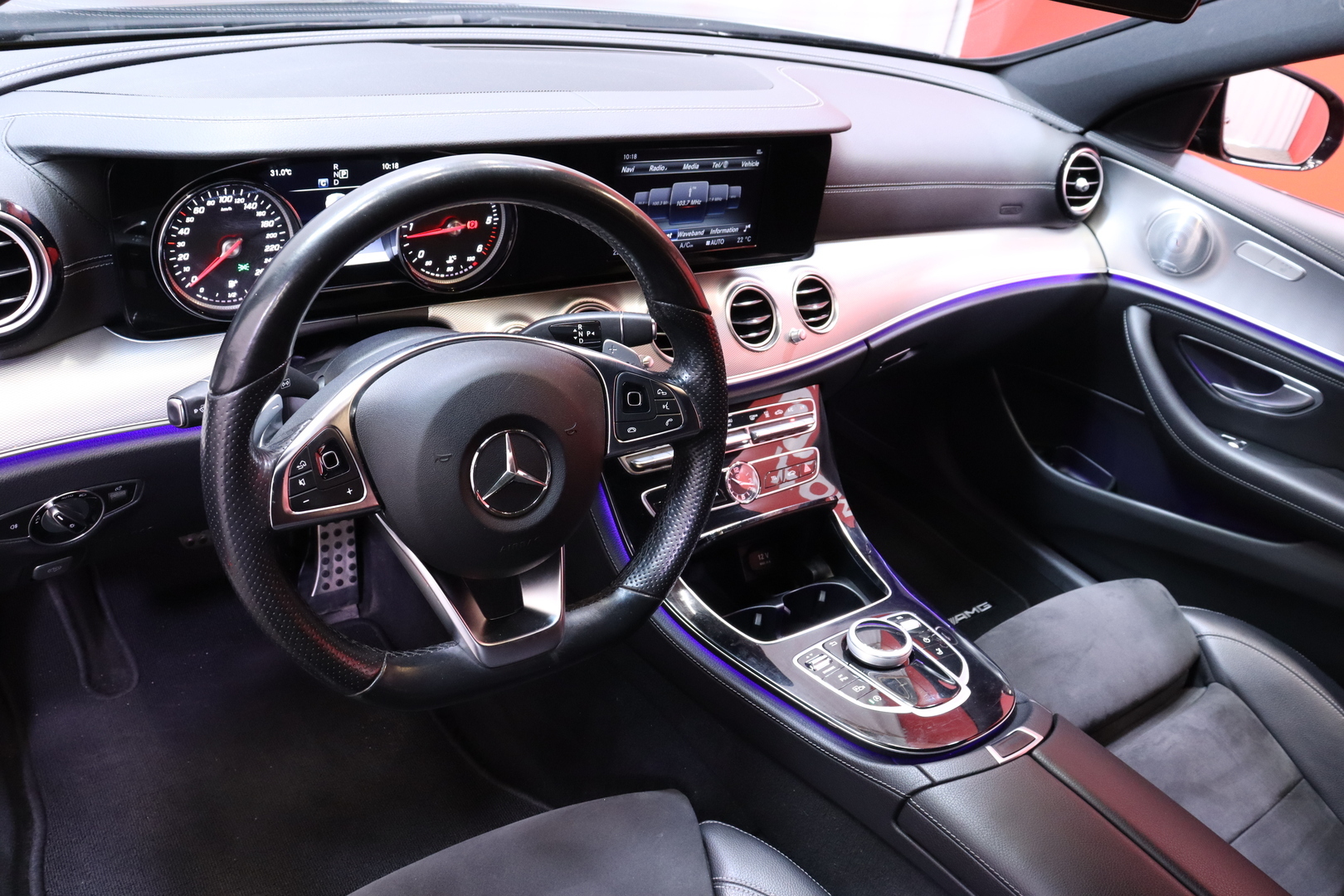 Mercedes-Benz - E - 220 d 4Matic T A Premium Business AMG // Webasto / Burmester / Multibeam / Kamera / Koukku / Night paketti - Farmari