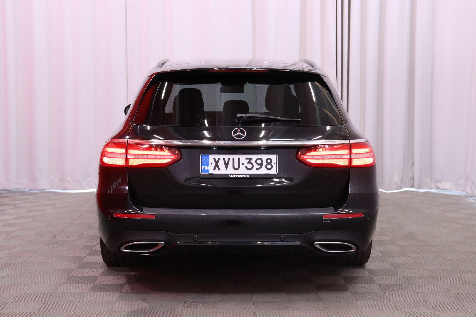 Mercedes-Benz - E - 220 d 4Matic T A Premium Business AMG // Webasto / Burmester / Multibeam / Kamera / Koukku / Night paketti - Farmari