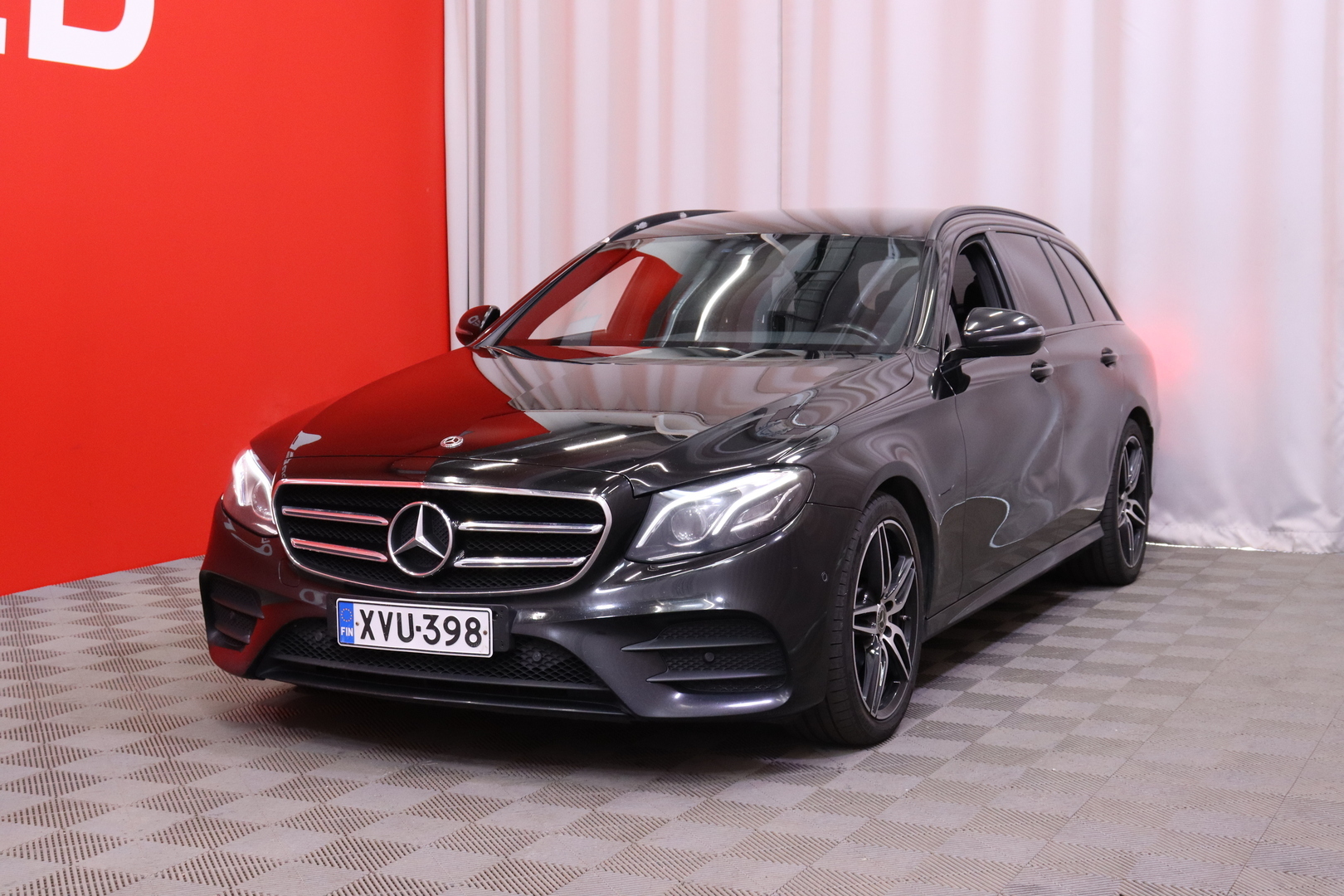 Mercedes-Benz - E - 220 d 4Matic T A Premium Business AMG // Webasto / Burmester / Multibeam / Kamera / Koukku / Night paketti - Farmari