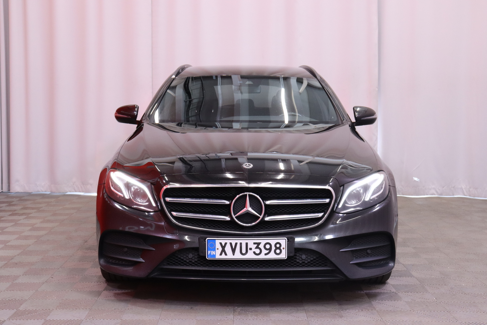Mercedes-Benz - E - 220 d 4Matic T A Premium Business AMG // Webasto / Burmester / Multibeam / Kamera / Koukku / Night paketti - Farmari