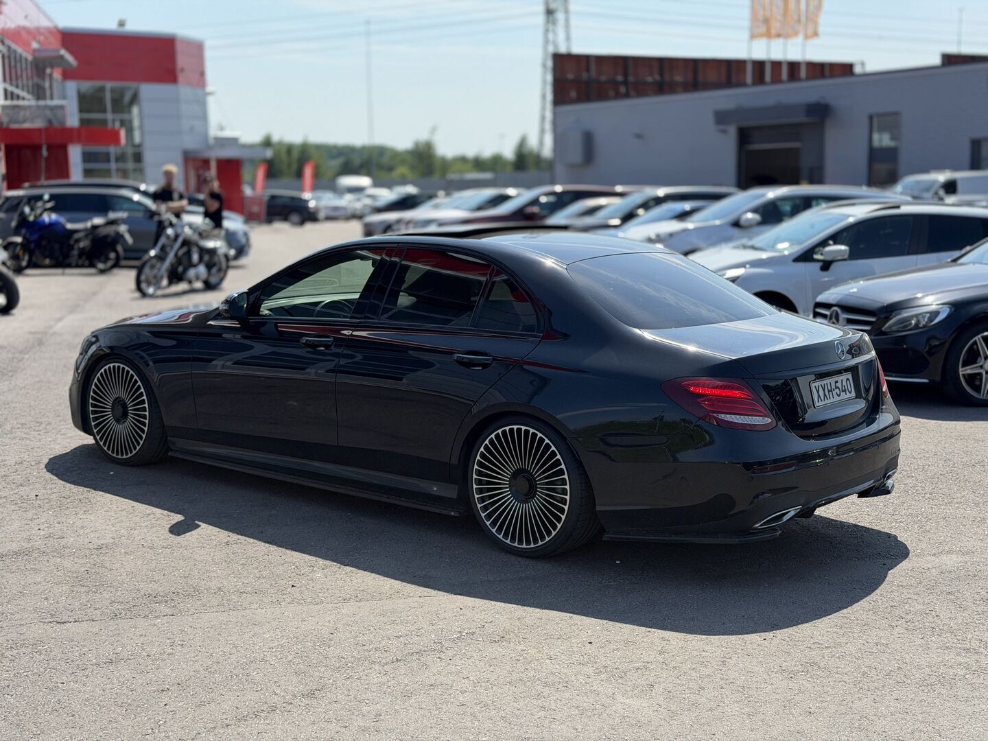 Mercedes-Benz - E - 350 d Sedan AMG / Distronic / Multibeam / Burmester / Panoraama / Muistinahat / Airmatic / 360° / Imuovet / Widescreen - Sedan