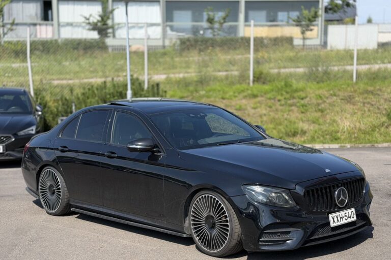 Mercedes-Benz - E - 350 d Sedan AMG / Distronic / Multibeam / Burmester / Panoraama / Muistinahat / Airmatic / 360° / Imuovet / Widescreen - Sedan