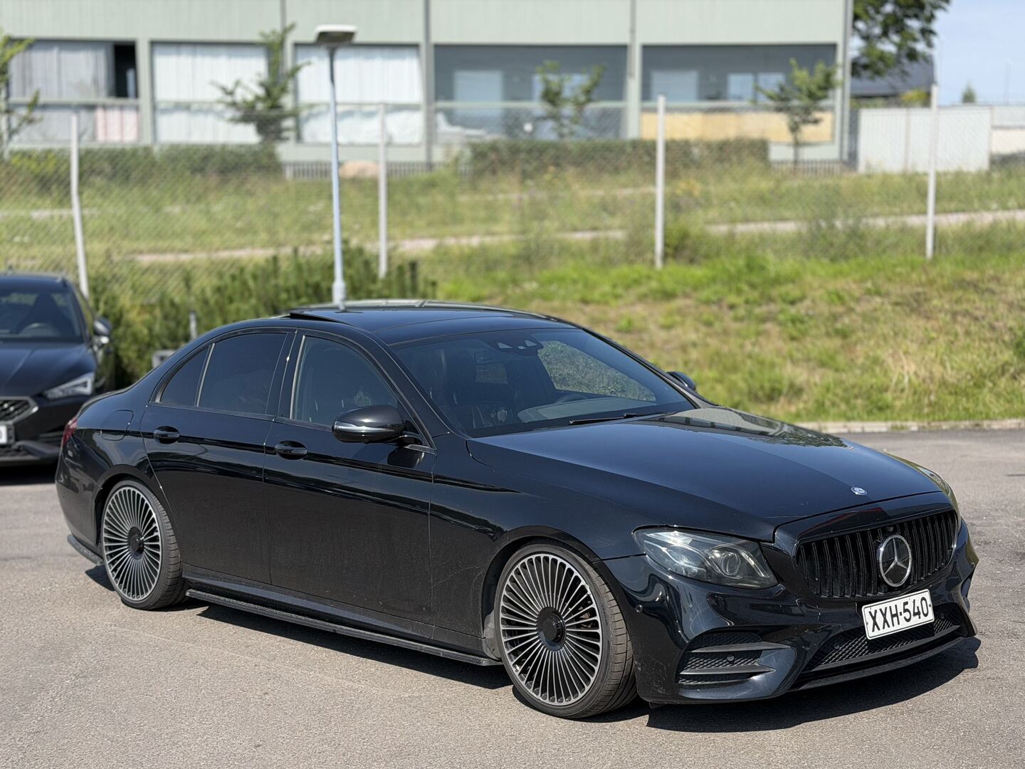 Mercedes-Benz - E - 350 d Sedan AMG / Distronic / Multibeam / Burmester / Panoraama / Muistinahat / Airmatic / 360° / Imuovet / Widescreen - Sedan