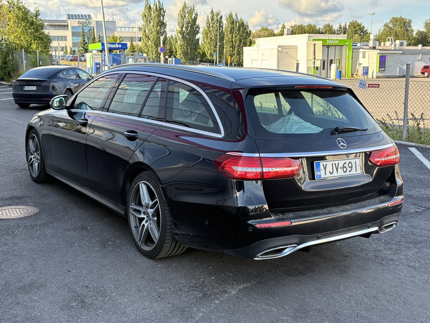 Mercedes-Benz - E - 220 d T A Premium Business AMG - Farmari