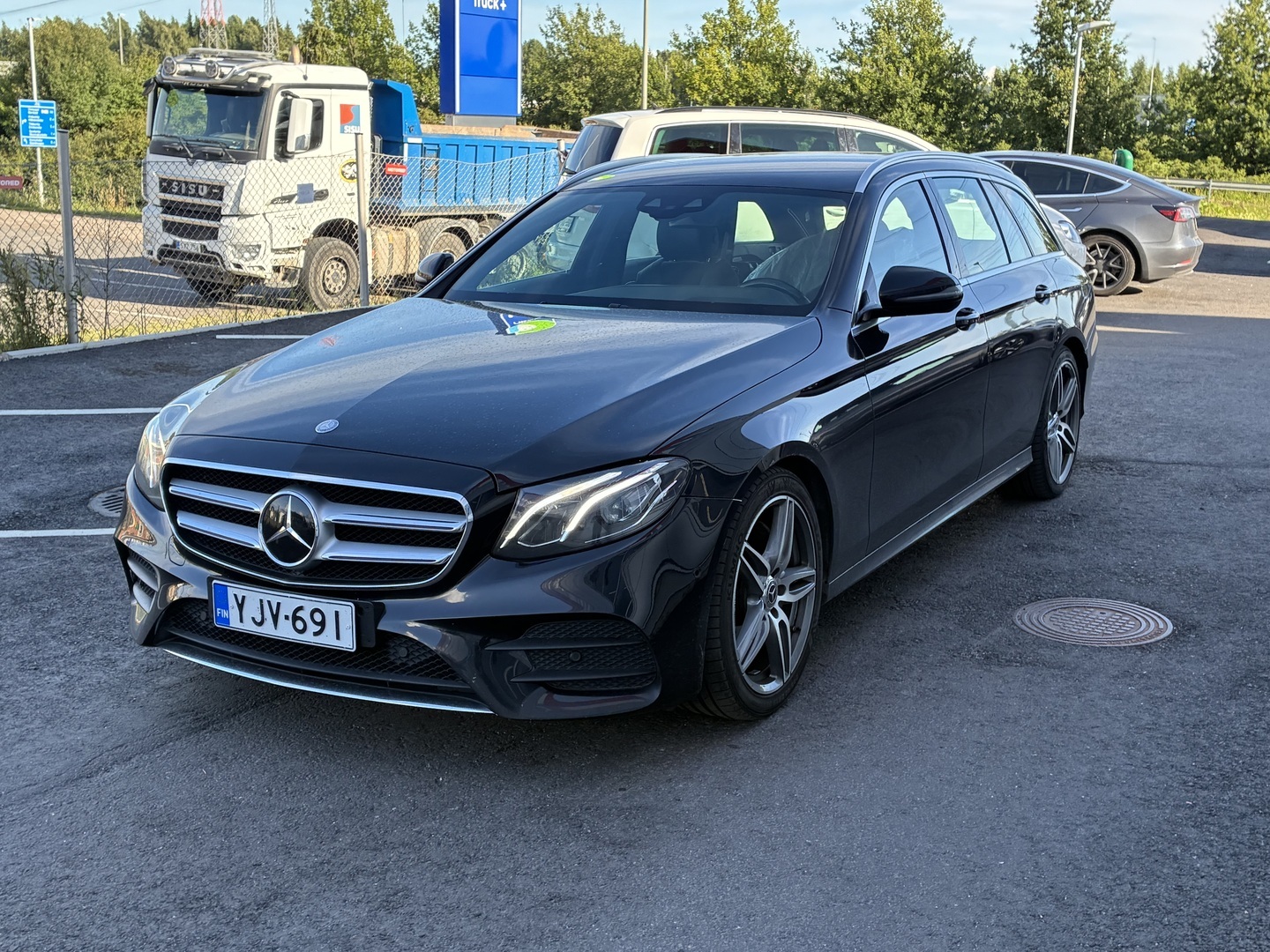 Mercedes-Benz - E - 220 d T A Premium Business AMG - Farmari