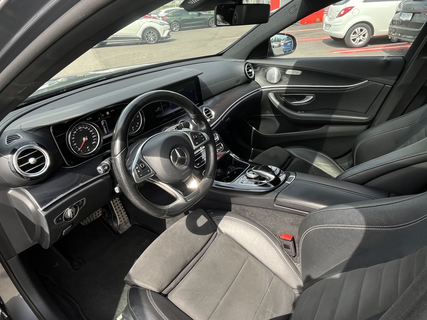 Mercedes-Benz - E - 220 d AMG / Multibeam / Burmester / 360° / Webasto / Keyless / Panoraama / Night paketti / Juuri saapunut! - Farmari