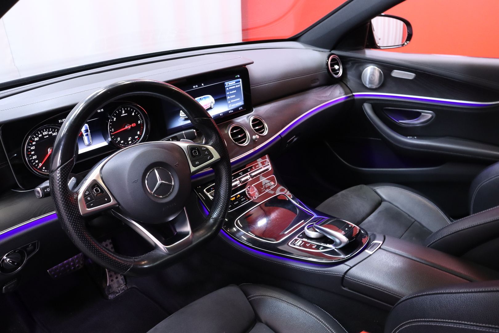 Mercedes-Benz - E - 220 d AMG / Multibeam / Burmester / 360° / Webasto / Keyless / Panoraama / Night paketti / CarPlay / IHC+ / Navi - Farmari