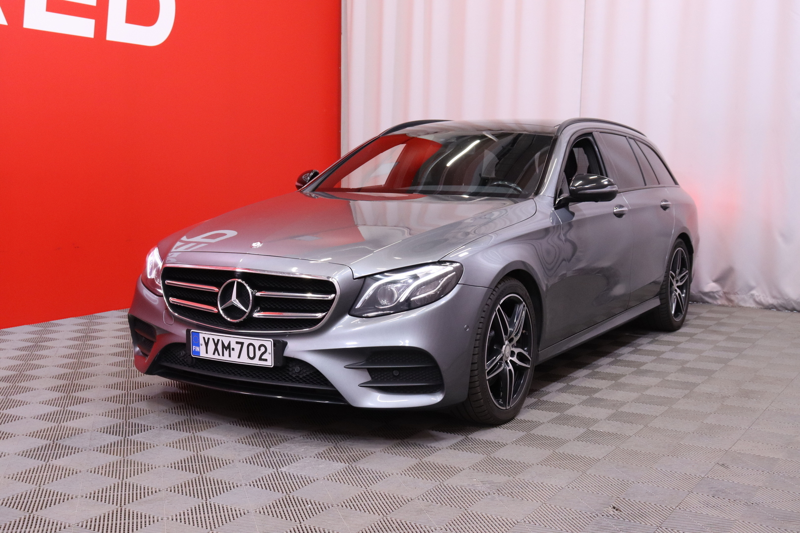 Mercedes-Benz - E - 220 d AMG / Multibeam / Burmester / 360° / Webasto / Keyless / Panoraama / Night paketti / CarPlay / IHC+ / Navi - Farmari