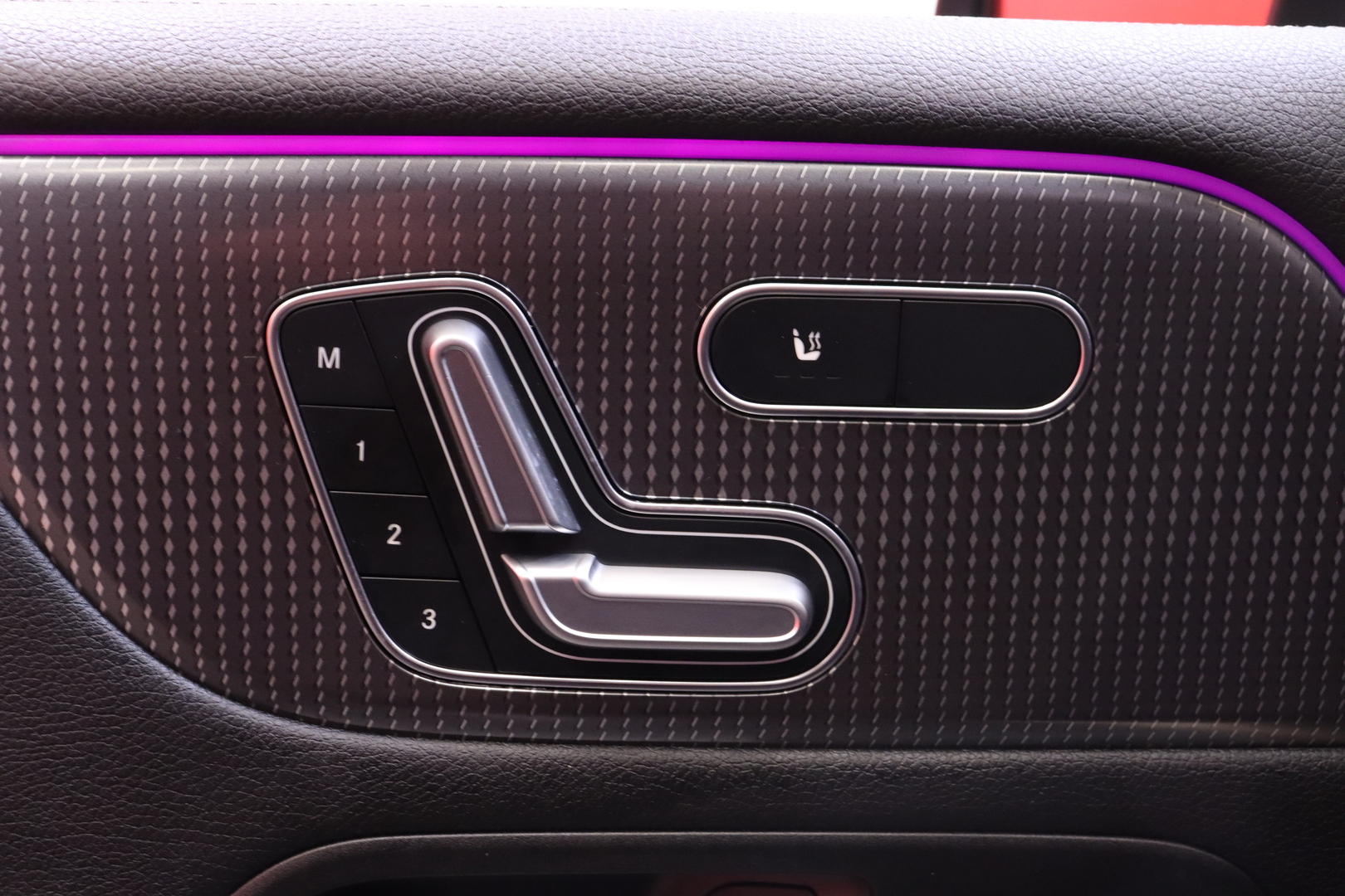 Mercedes-Benz - EQB - // 1.om Suomi-auto / 7p / Distronic+ / Muistipenkit / Navi / LED // - Maastoauto