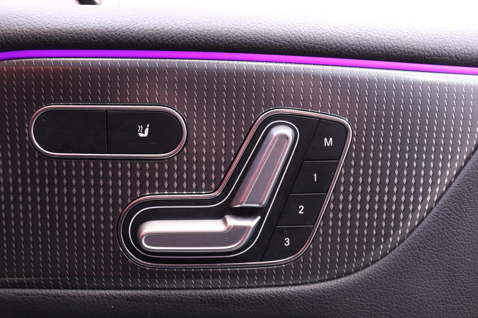 Mercedes-Benz - EQB - // 1.om Suomi-auto / 7p / Distronic+ / Muistipenkit / Navi / LED // - Maastoauto