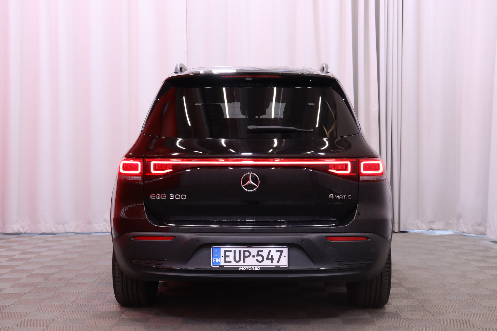 Mercedes-Benz - EQB - // 1.om Suomi-auto / 7p / Distronic+ / Muistipenkit / Navi / LED // - Maastoauto
