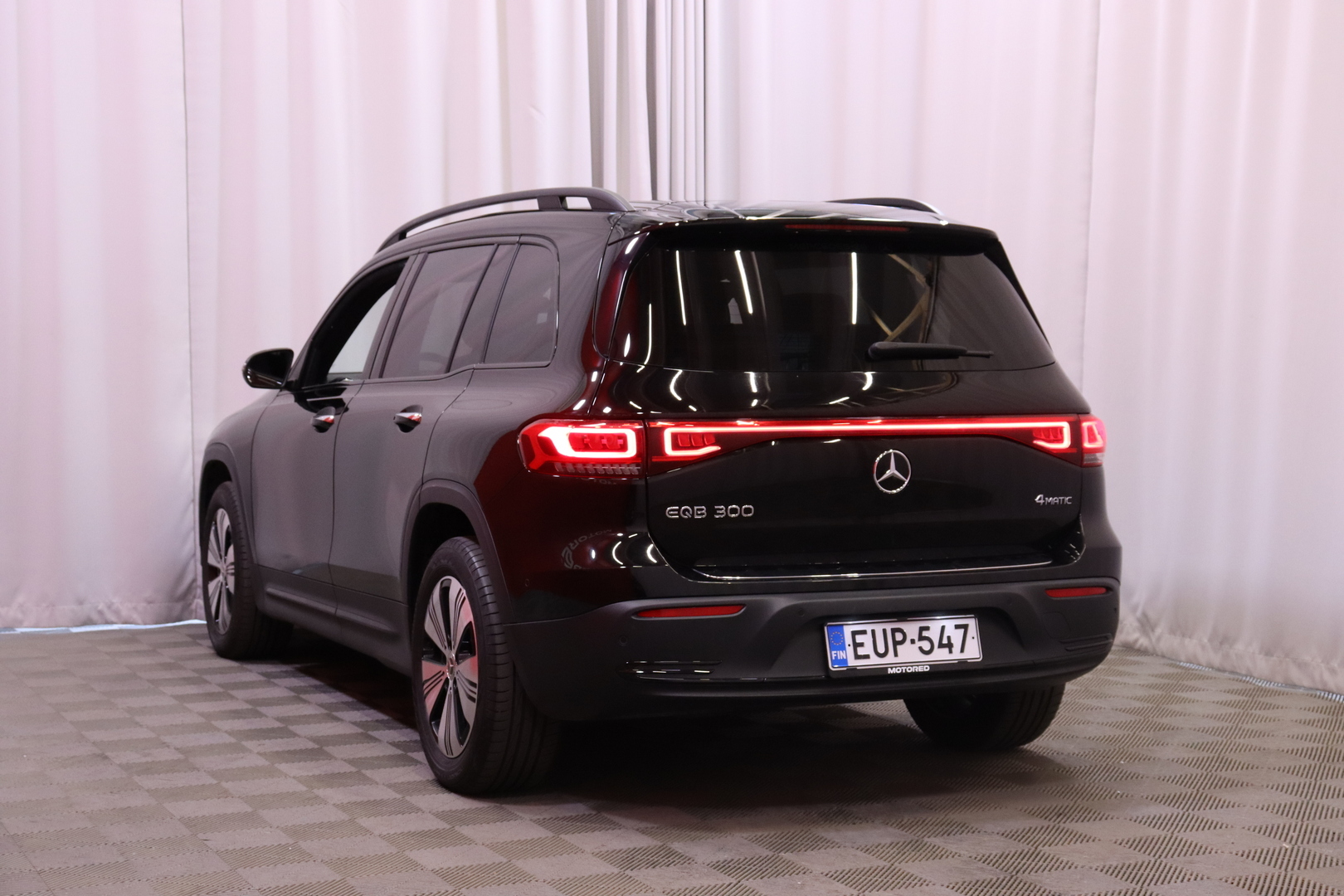 Mercedes-Benz - EQB - // 1.om Suomi-auto / 7p / Distronic+ / Muistipenkit / Navi / LED // - Maastoauto