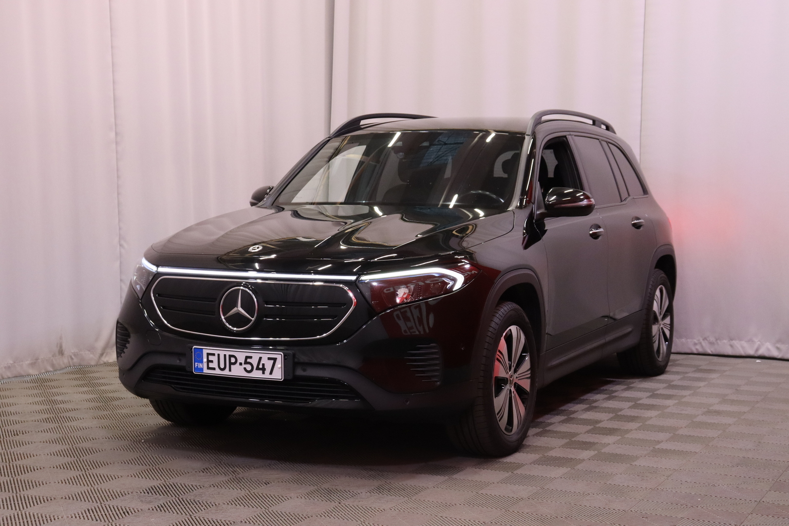 Mercedes-Benz - EQB - // 1.om Suomi-auto / 7p / Distronic+ / Muistipenkit / Navi / LED // - Maastoauto