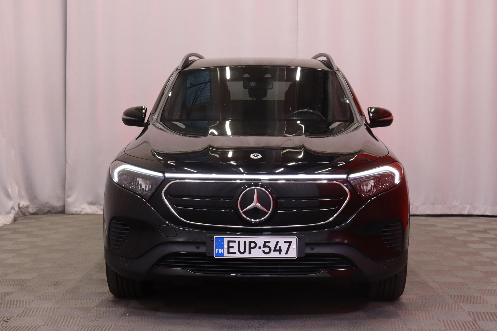 Mercedes-Benz - EQB - // 1.om Suomi-auto / 7p / Distronic+ / Muistipenkit / Navi / LED // - Maastoauto