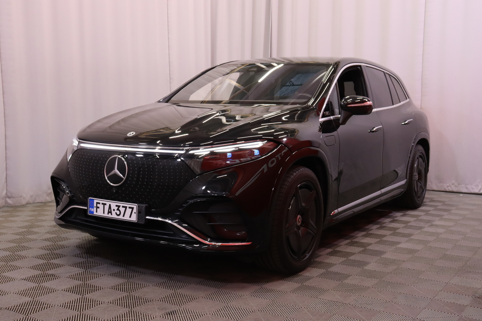 Mercedes-Benz - EQS SUV - 450 4MATIC SUV AMG Edition 7p // Burmester / Koukku / 4-pyöräohjaus / Distronic+ / HUD / Panorama / Ilma-alusta // - Maastoauto