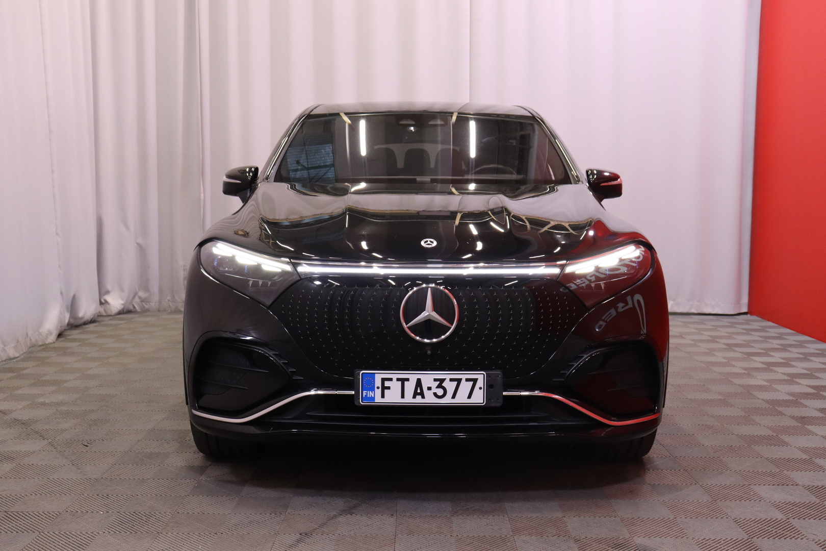 Mercedes-Benz - EQS SUV - 450 4MATIC SUV AMG Edition 7p // Burmester / Koukku / 4-pyöräohjaus / Distronic+ / HUD / Panorama / Ilma-alusta // - Maastoauto