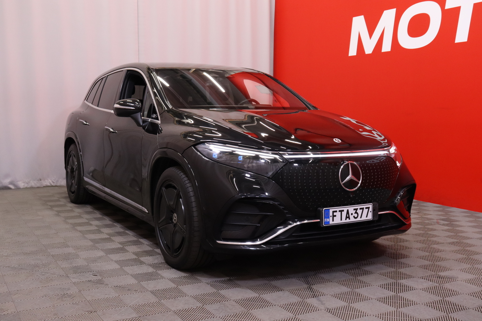 Mercedes-Benz - EQS SUV - 450 4MATIC SUV AMG Edition 7p // Burmester / Koukku / 4-pyöräohjaus / Distronic+ / HUD / Panorama / Ilma-alusta // - Maastoauto