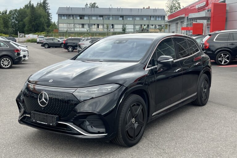 Mercedes-Benz - EQS SUV - 450 4MATIC SUV AMG Edition 7p // Burmester / Koukku / 4-pyöräohjaus / Distronic+ / HUD / Panorama / Ilma-alusta // - Maastoauto