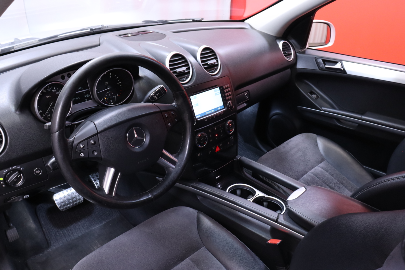 Mercedes-Benz - ML - ML 320 CDI 4MATIC Farmari (AC) 4ov 2987cm3 A // Bi-Xenon / Vetokoukku, Vakkari // - Farmari