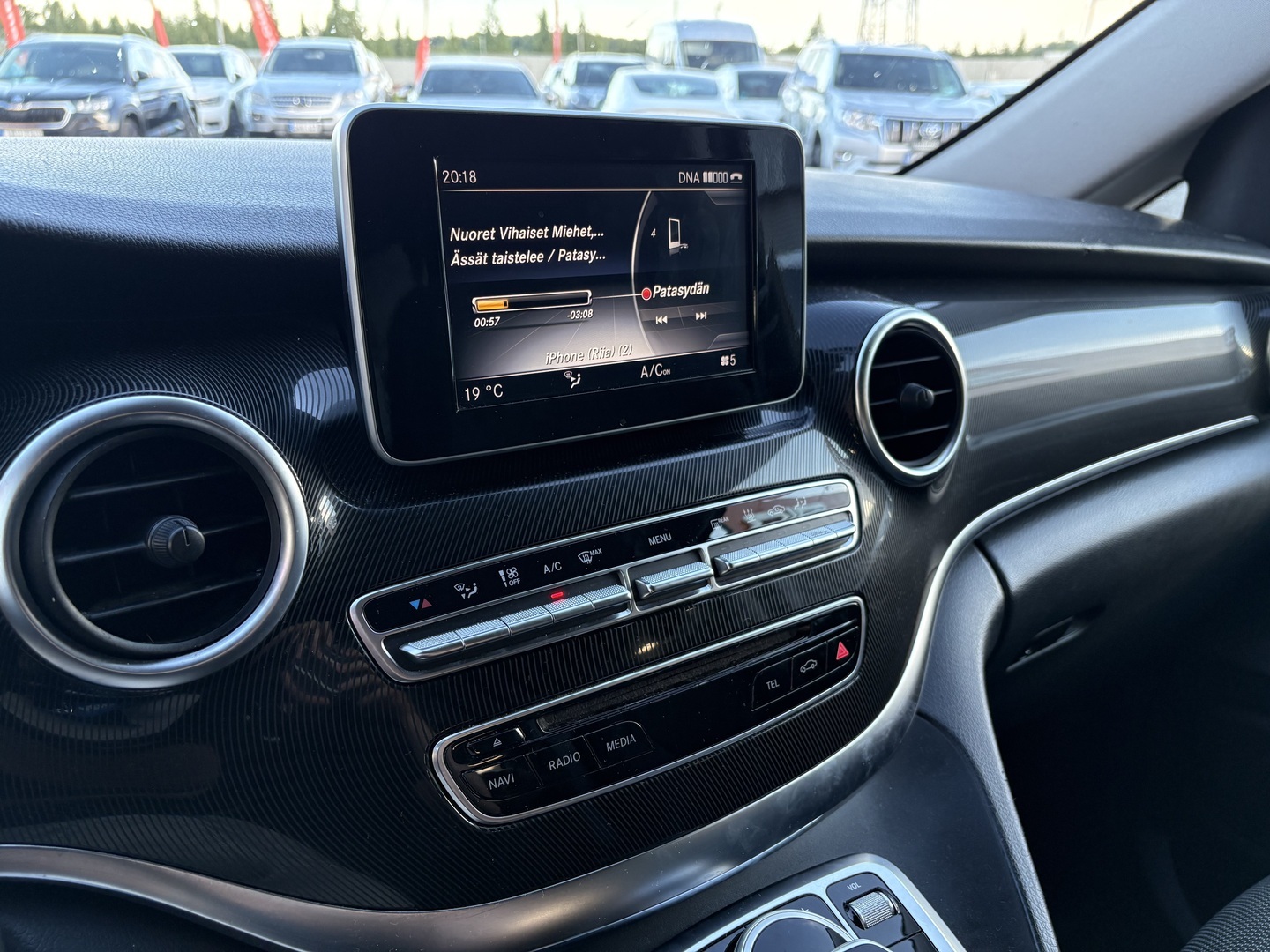 Mercedes-Benz - V - 200 d keskipitkä A2 A Business  **Suomi-auto / Webasto / Merkkihuollettu** - Tila-auto