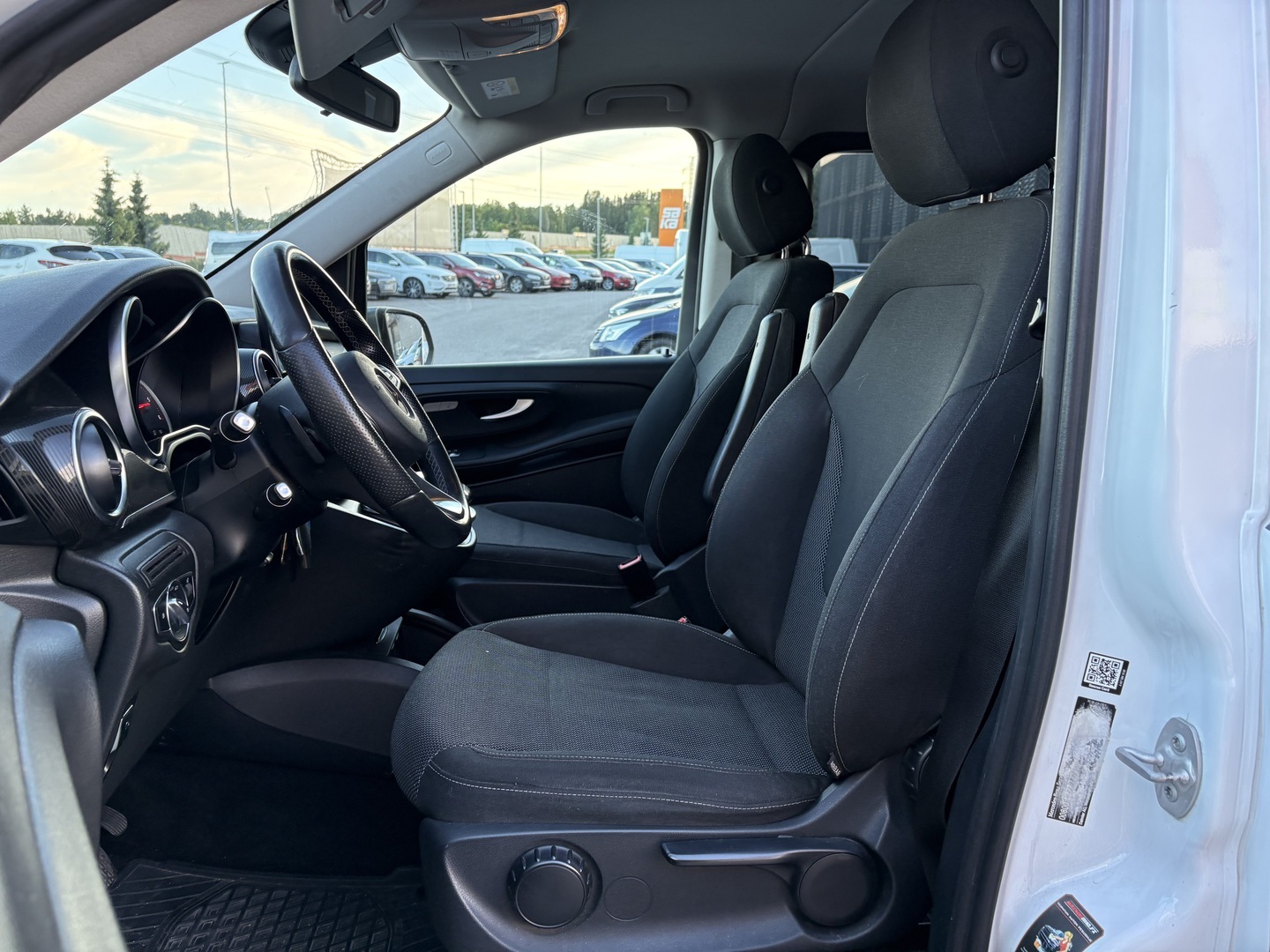 Mercedes-Benz - V - 200 d keskipitkä A2 A Business  **Suomi-auto / Webasto / Merkkihuollettu** - Tila-auto