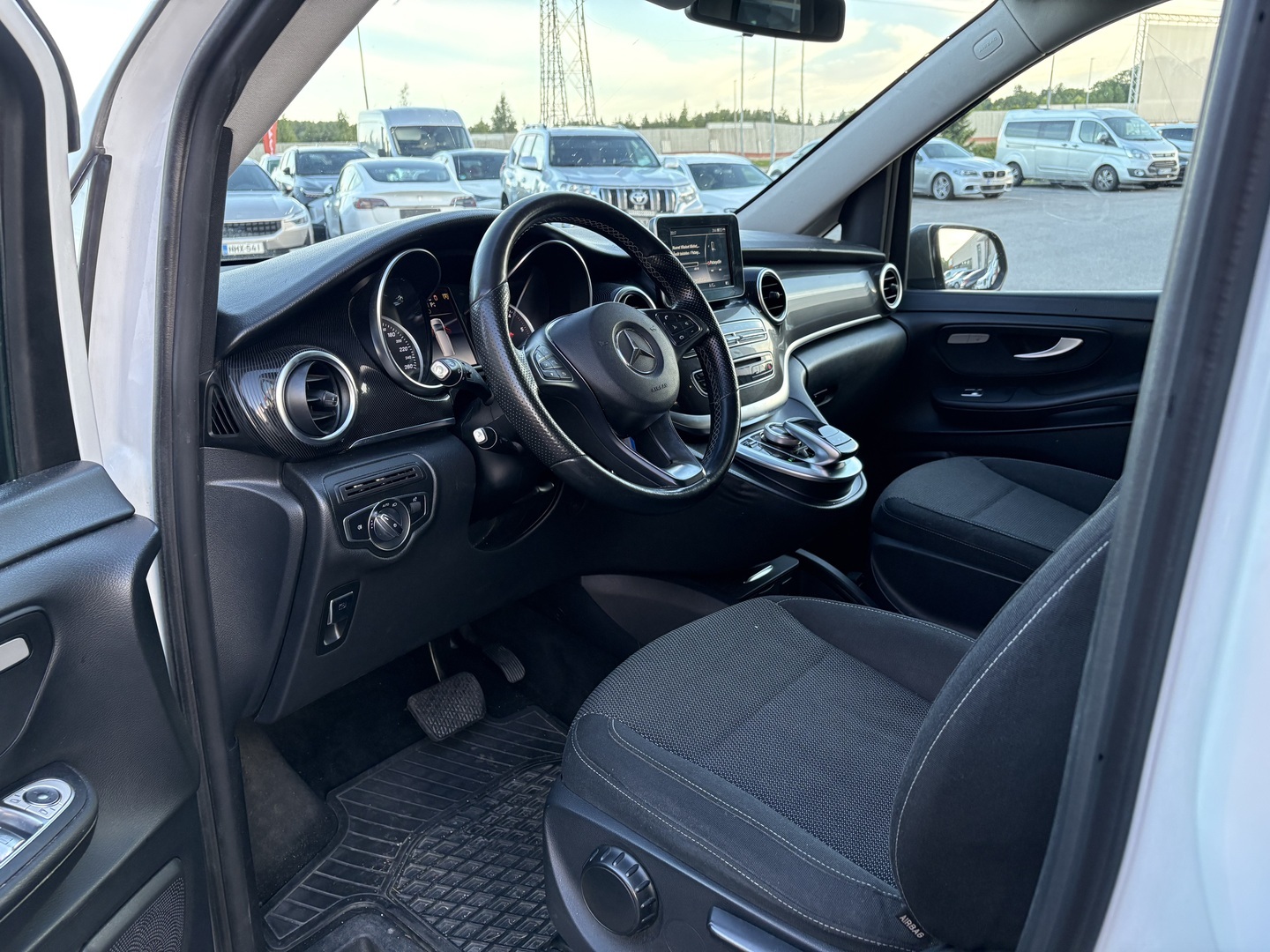 Mercedes-Benz - V - 200 d keskipitkä A2 A Business  **Suomi-auto / Webasto / Merkkihuollettu** - Tila-auto