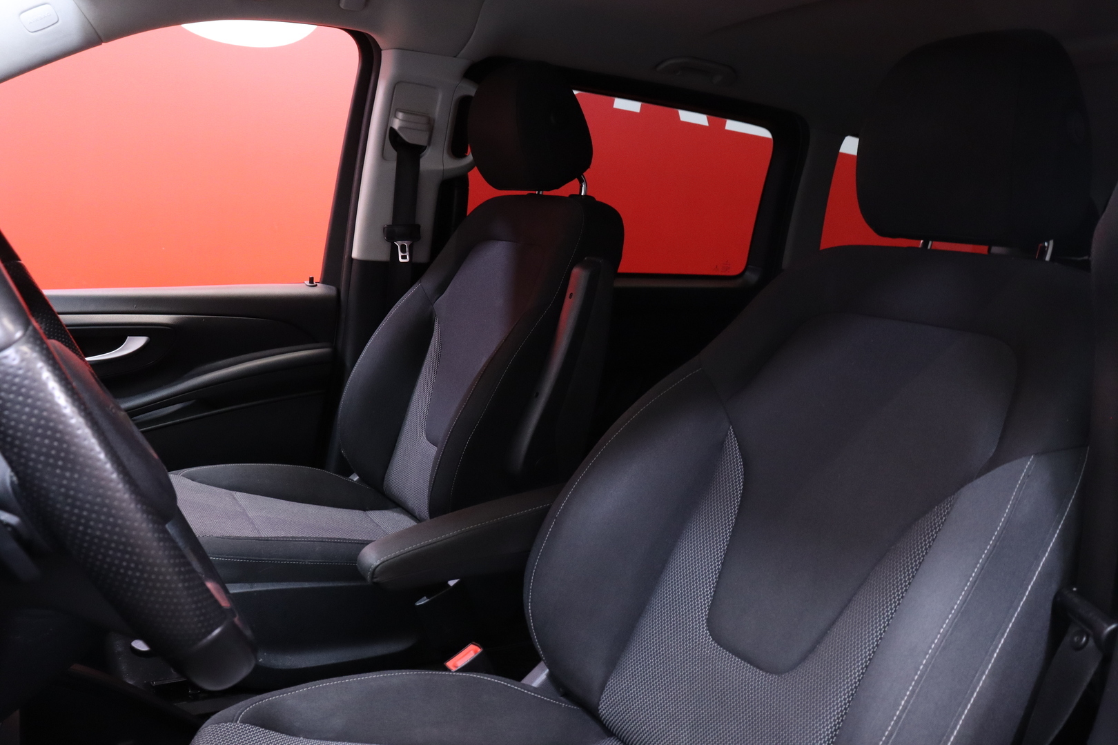 Mercedes-Benz - V - 200 d keskipitkä A2 A Business  Suomi-auto / Webasto / Merkkihuollettu / Vakkari / ILS / Ilmastointi // - Tila-auto