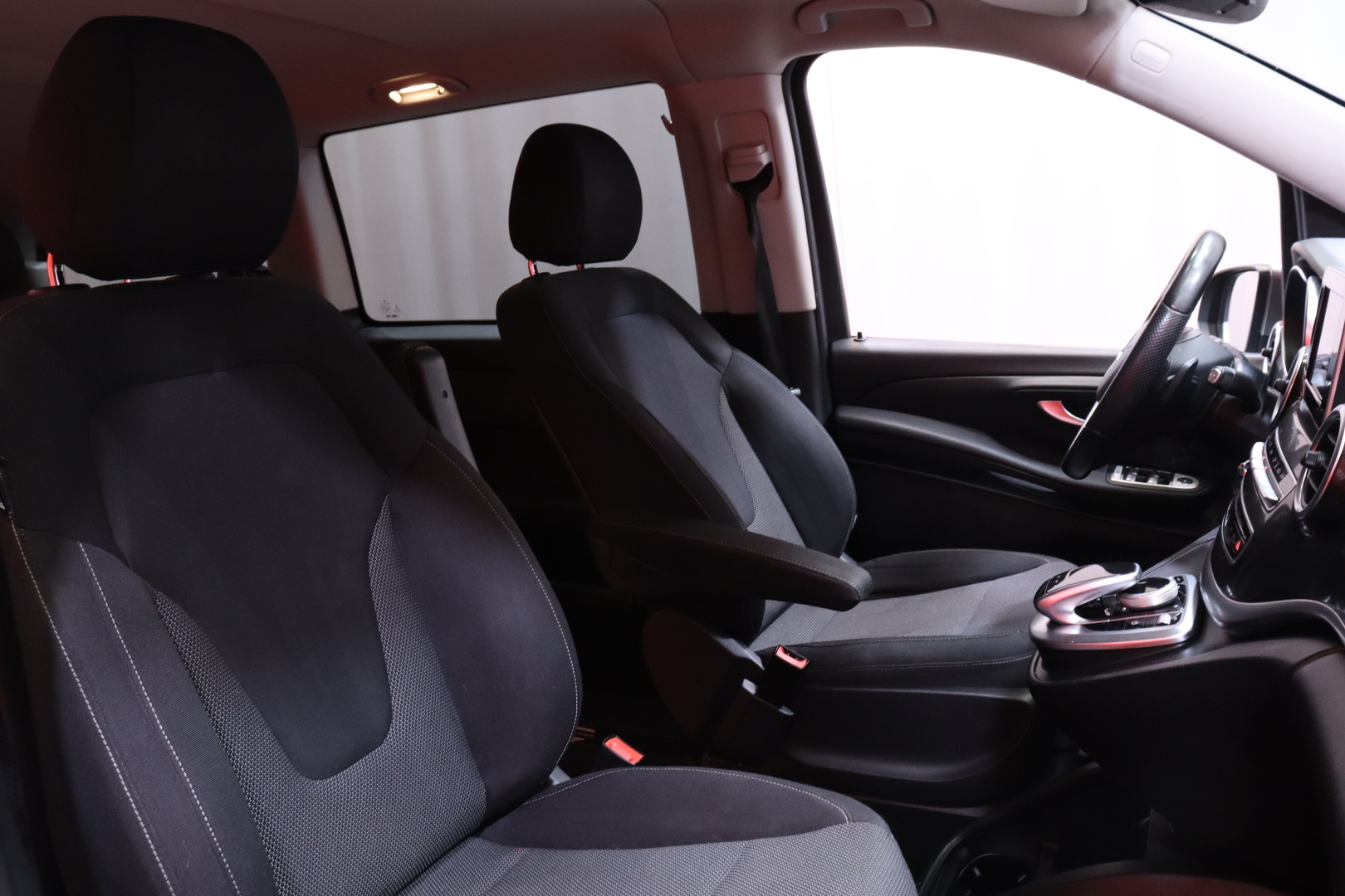 Mercedes-Benz - V - 200 d keskipitkä A2 A Business  Suomi-auto / Webasto / Merkkihuollettu / Vakkari / ILS / Ilmastointi // - Tila-auto