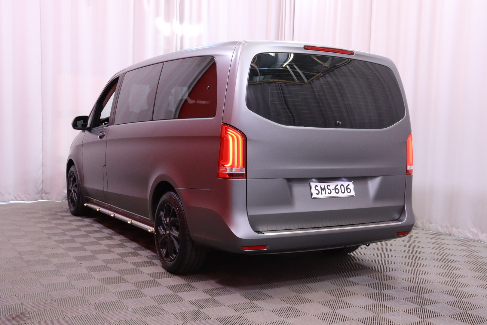 Mercedes-Benz - V - 200 d keskipitkä A2 A Business  Suomi-auto / Webasto / Merkkihuollettu / Vakkari / ILS / Ilmastointi // - Tila-auto