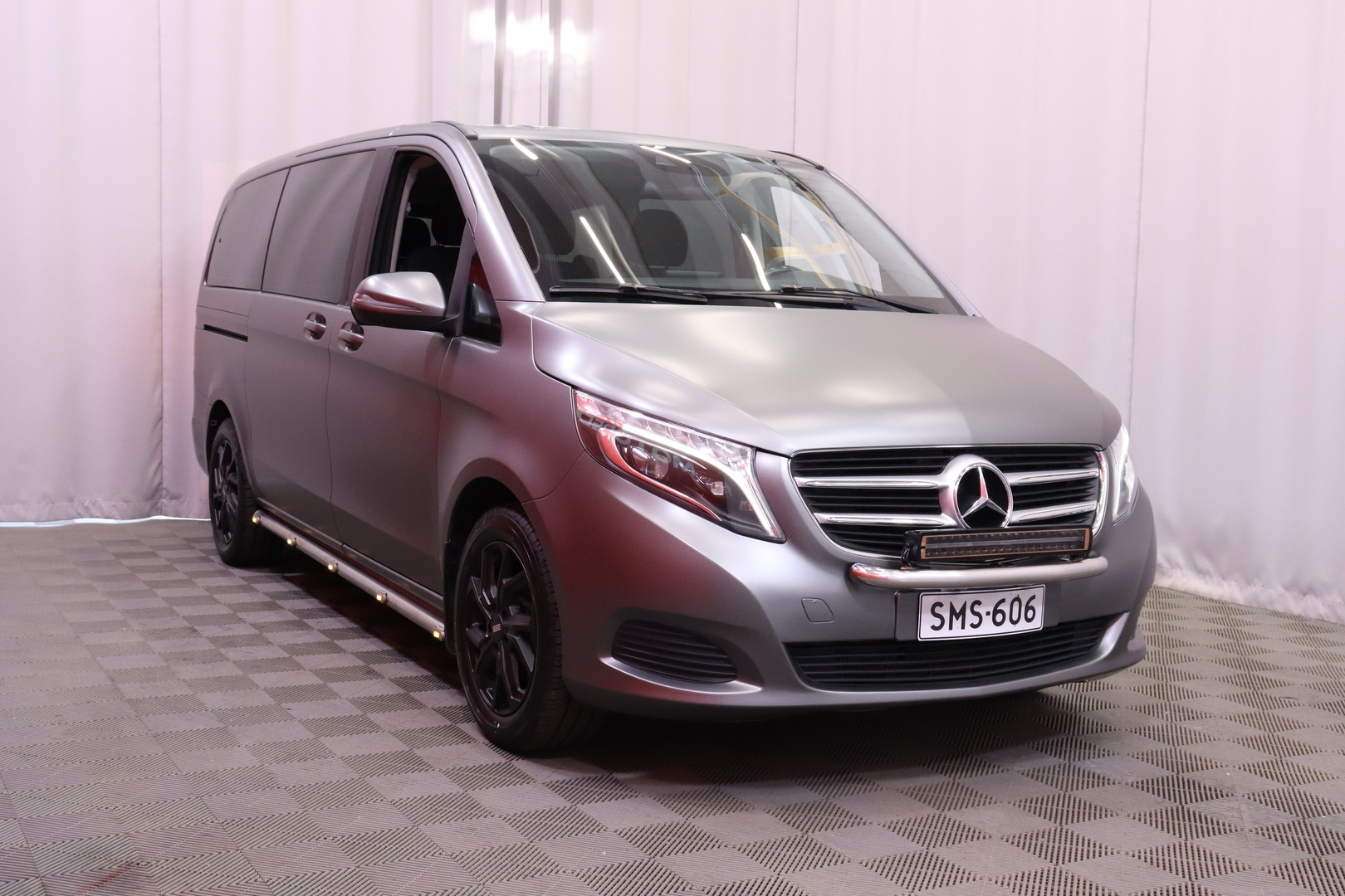 Mercedes-Benz - V - 200 d keskipitkä A2 A Business  Suomi-auto / Webasto / Merkkihuollettu / Vakkari / ILS / Ilmastointi // - Tila-auto