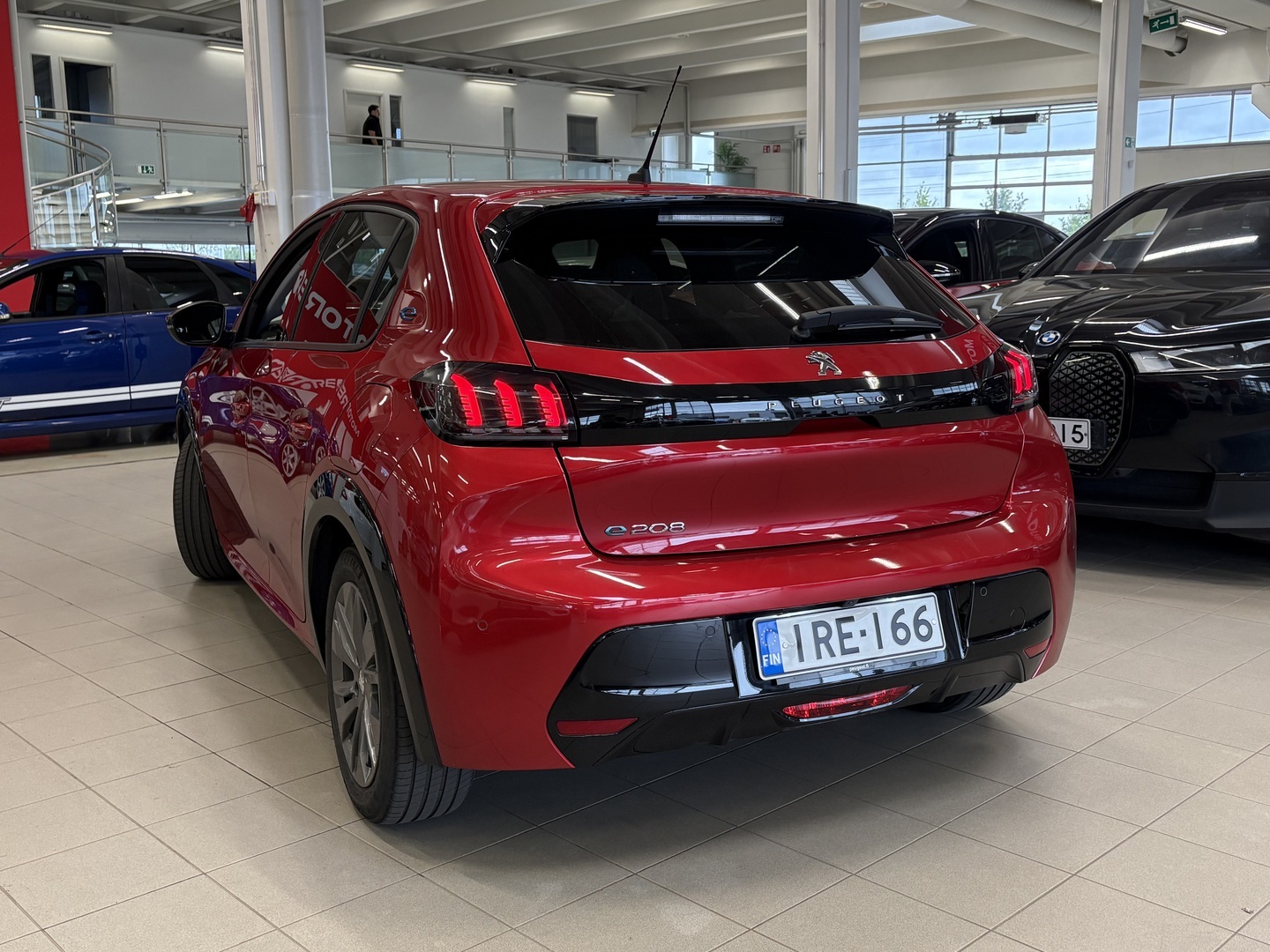 Peugeot - e-208 - Allure Pack 50 kWh 136 Automaatti **Juuri Tullut! / 1-om Suomi-auto / Lämpöpumppu / Kamera / 2x renkaat ja vanteet** - Viistoperä