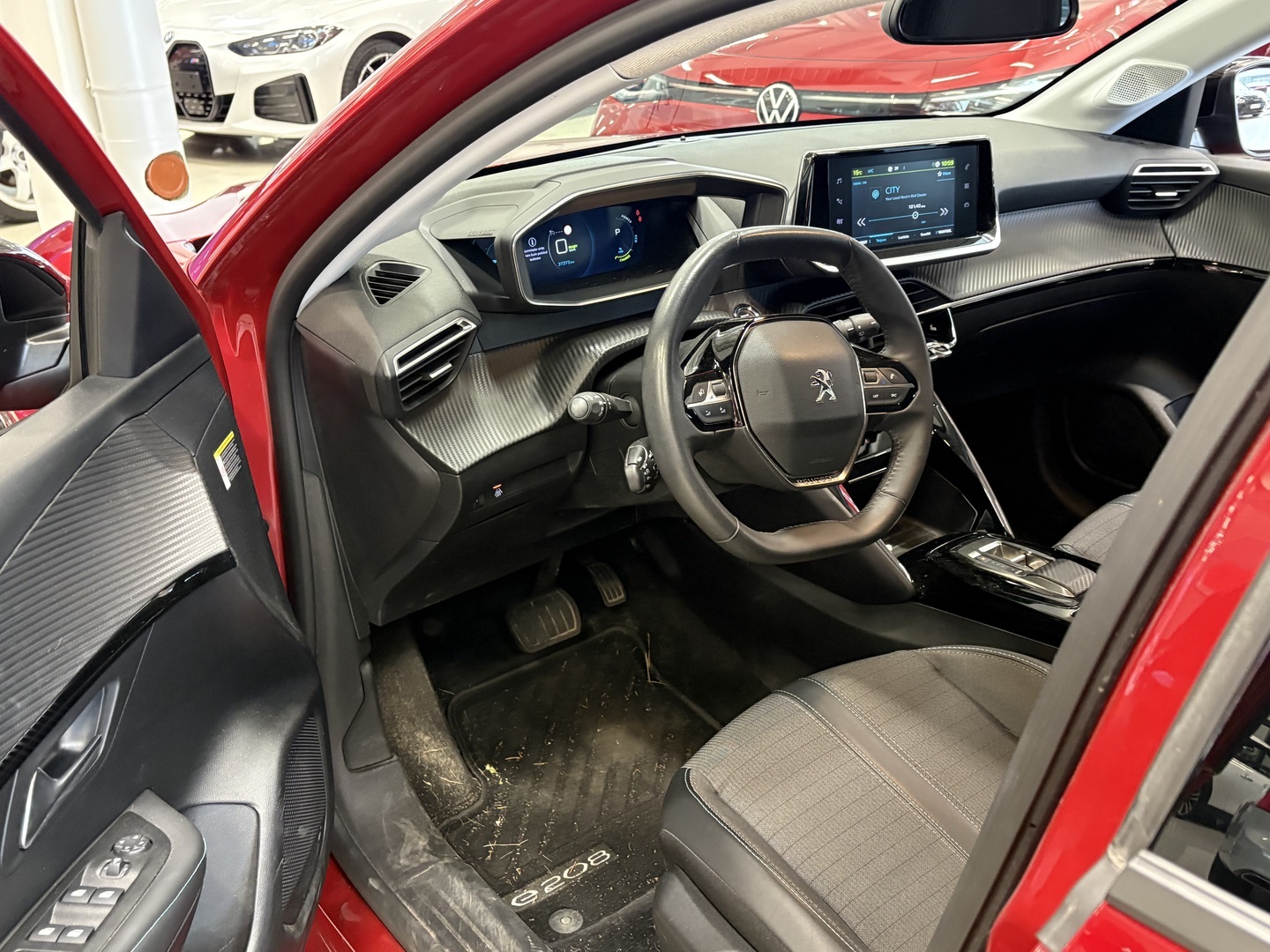 Peugeot - e-208 - Allure Pack 50 kWh 136 Automaatti **Juuri Tullut! / 1-om Suomi-auto / Lämpöpumppu / Kamera / 2x renkaat ja vanteet** - Viistoperä