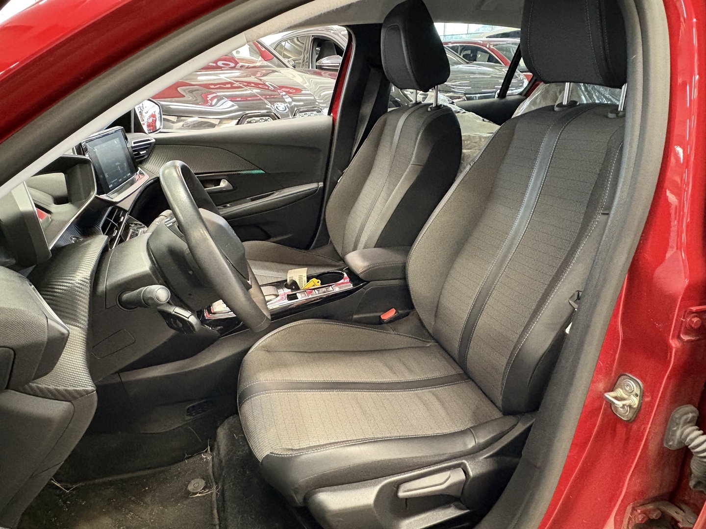 Peugeot - e-208 - Allure Pack 50 kWh 136 Automaatti **Juuri Tullut! / 1-om Suomi-auto / Lämpöpumppu / Kamera / 2x renkaat ja vanteet** - Viistoperä