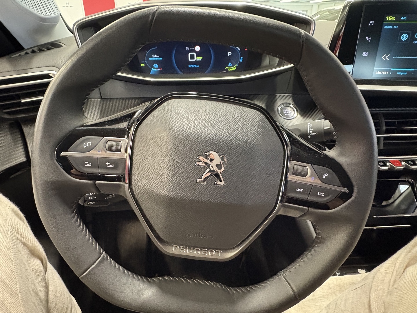Peugeot - e-208 - Allure Pack 50 kWh 136 Automaatti **Juuri Tullut! / 1-om Suomi-auto / Lämpöpumppu / Kamera / 2x renkaat ja vanteet** - Viistoperä