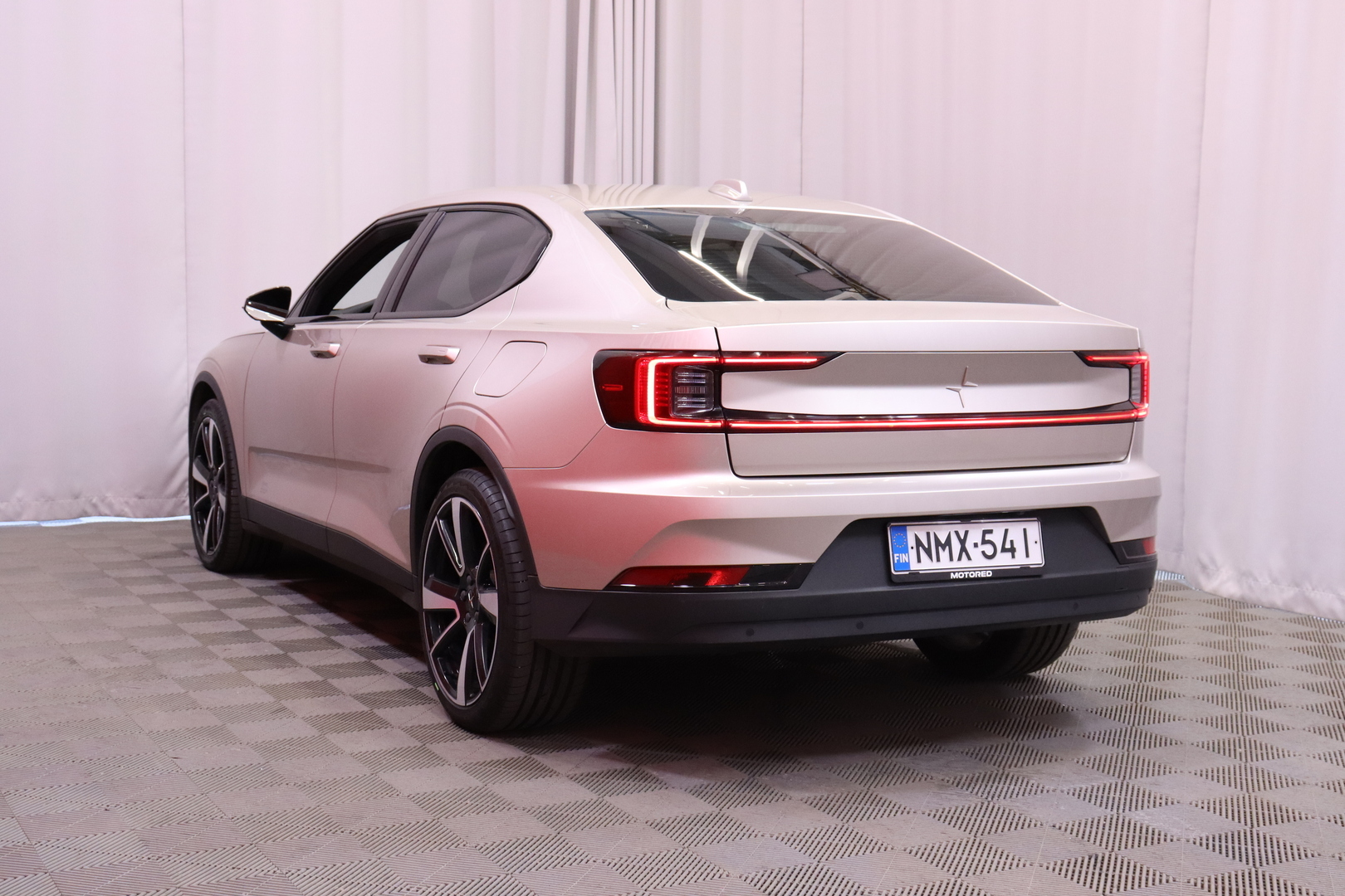 Polestar - 2 - Standard Range Single Motor, 170kW, 69kWh / Suomi-auto / Vakkari / Kamera / Koukku // - Viistoperä