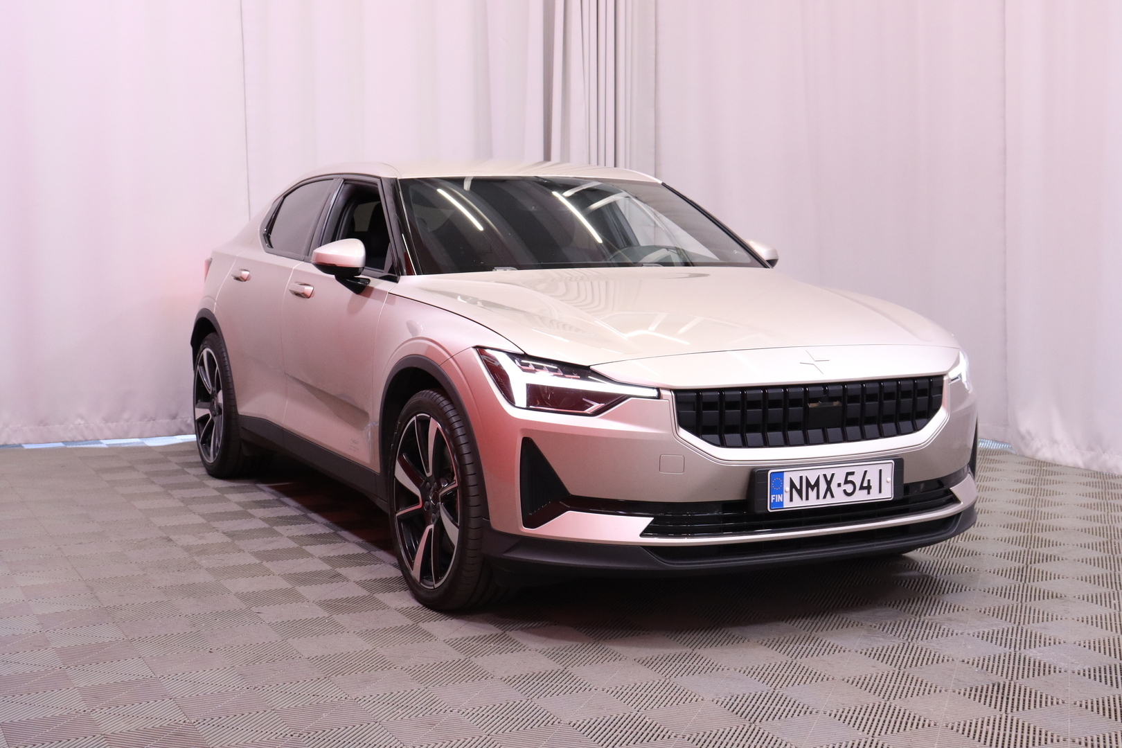Polestar - 2 - Standard Range Single Motor, 170kW, 69kWh / Suomi-auto / Vakkari / Kamera / Koukku // - Viistoperä