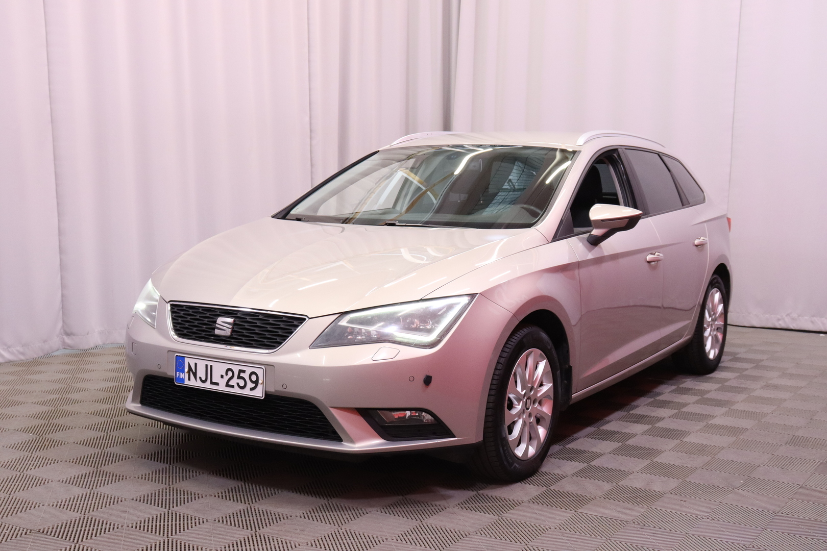 Seat - Leon ST - 1,2 TSI 105 Style DSG // Lohko+ sisähaara / Vakkari / P.tutkat / LED // - Farmari