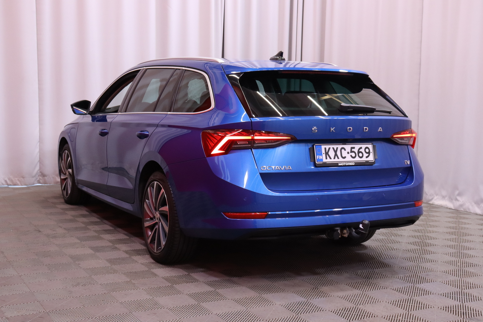Skoda - Octavia - Combi 1.4 TSI PHEV Style iV DSG Autom. // Webasto / Koukku / ACC / DCC / Kamera / Matrix // - Farmari
