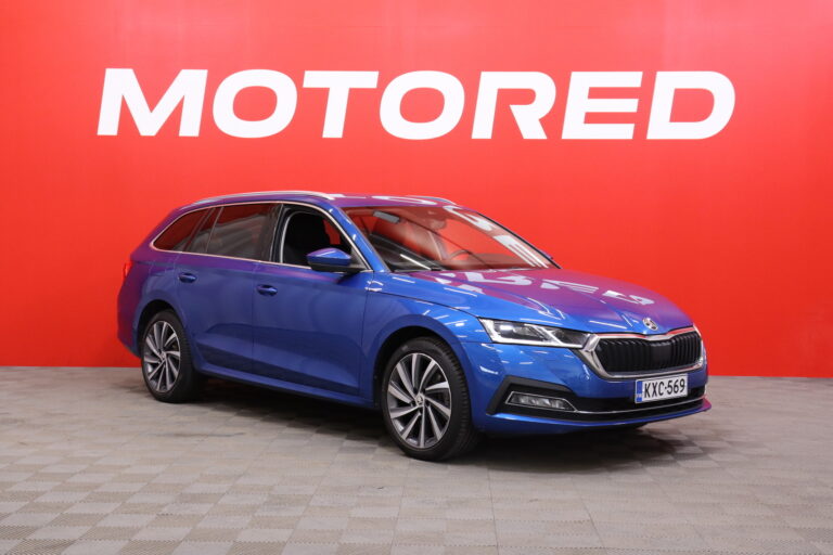 Skoda - Octavia - Combi 1.4 TSI PHEV Style iV DSG Autom. // Webasto / Koukku / ACC / DCC / Kamera / Matrix // - Farmari