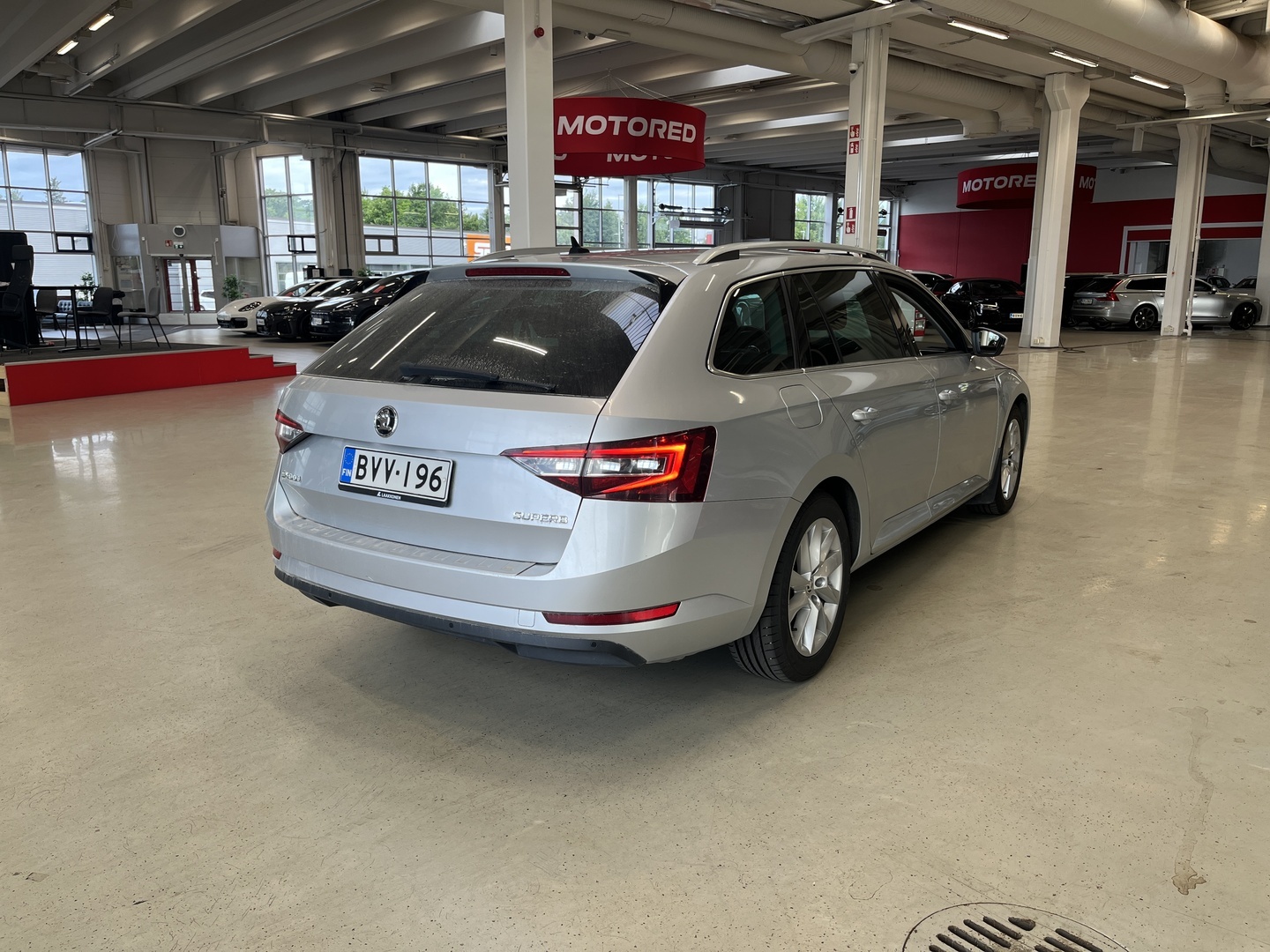 Skoda - Superb - Combi 1,5 TSI ACT Ambition BusinessLine DSG Autom. **Suomi-auto / Webasto / Vetokoukku** - Farmari