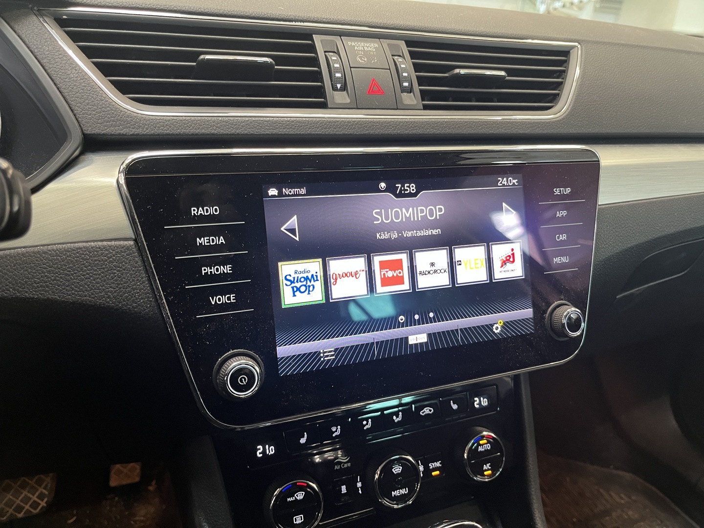 Skoda - Superb - Combi 1,5 TSI ACT Ambition BusinessLine DSG Autom. **Suomi-auto / Webasto / Vetokoukku** - Farmari