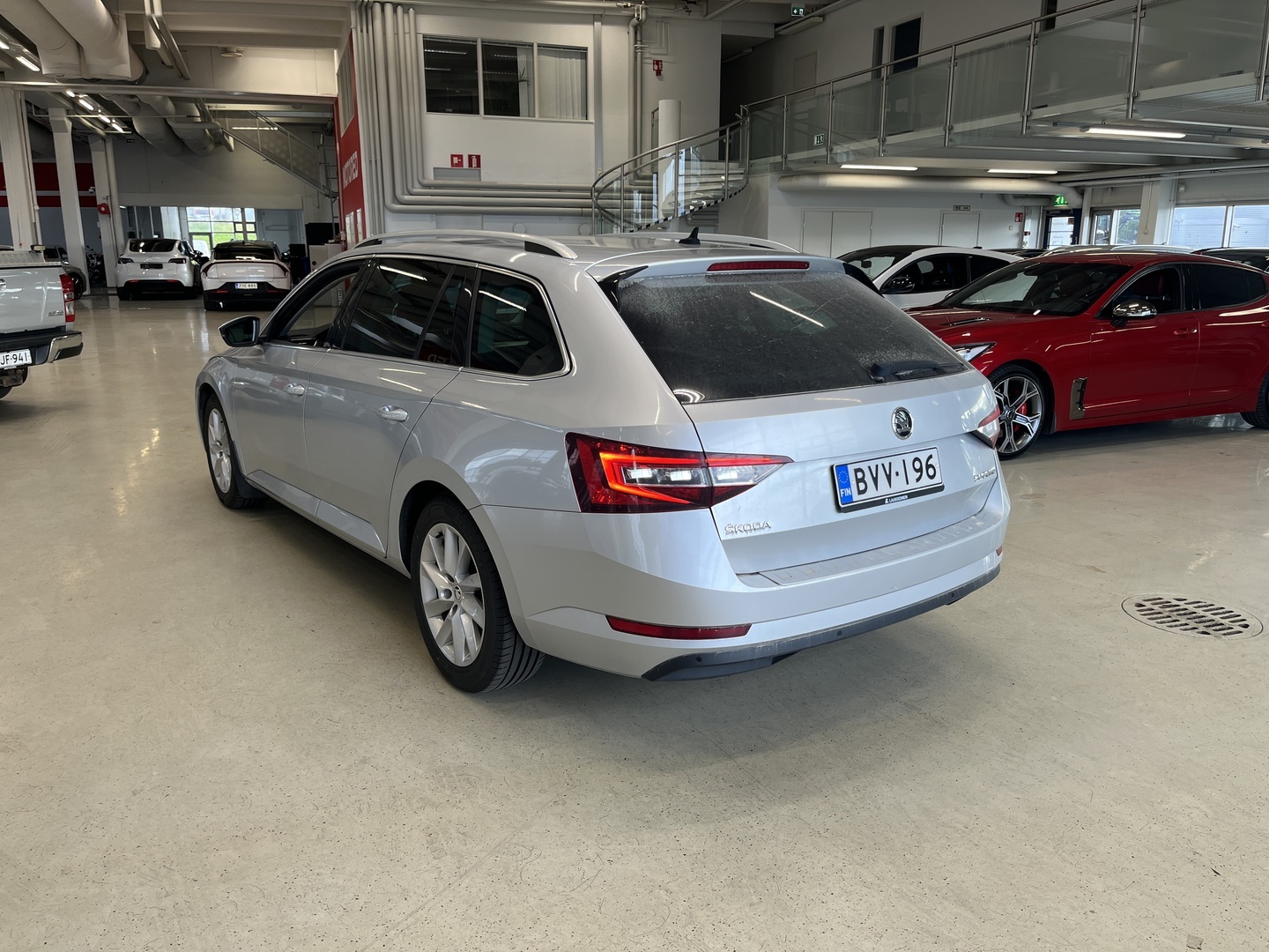 Skoda - Superb - Combi 1,5 TSI ACT Ambition BusinessLine DSG Autom. **Suomi-auto / Webasto / Vetokoukku** - Farmari