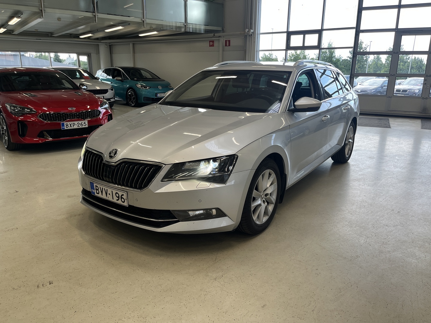 Skoda - Superb - Combi 1,5 TSI ACT Ambition BusinessLine DSG Autom. **Suomi-auto / Webasto / Vetokoukku** - Farmari
