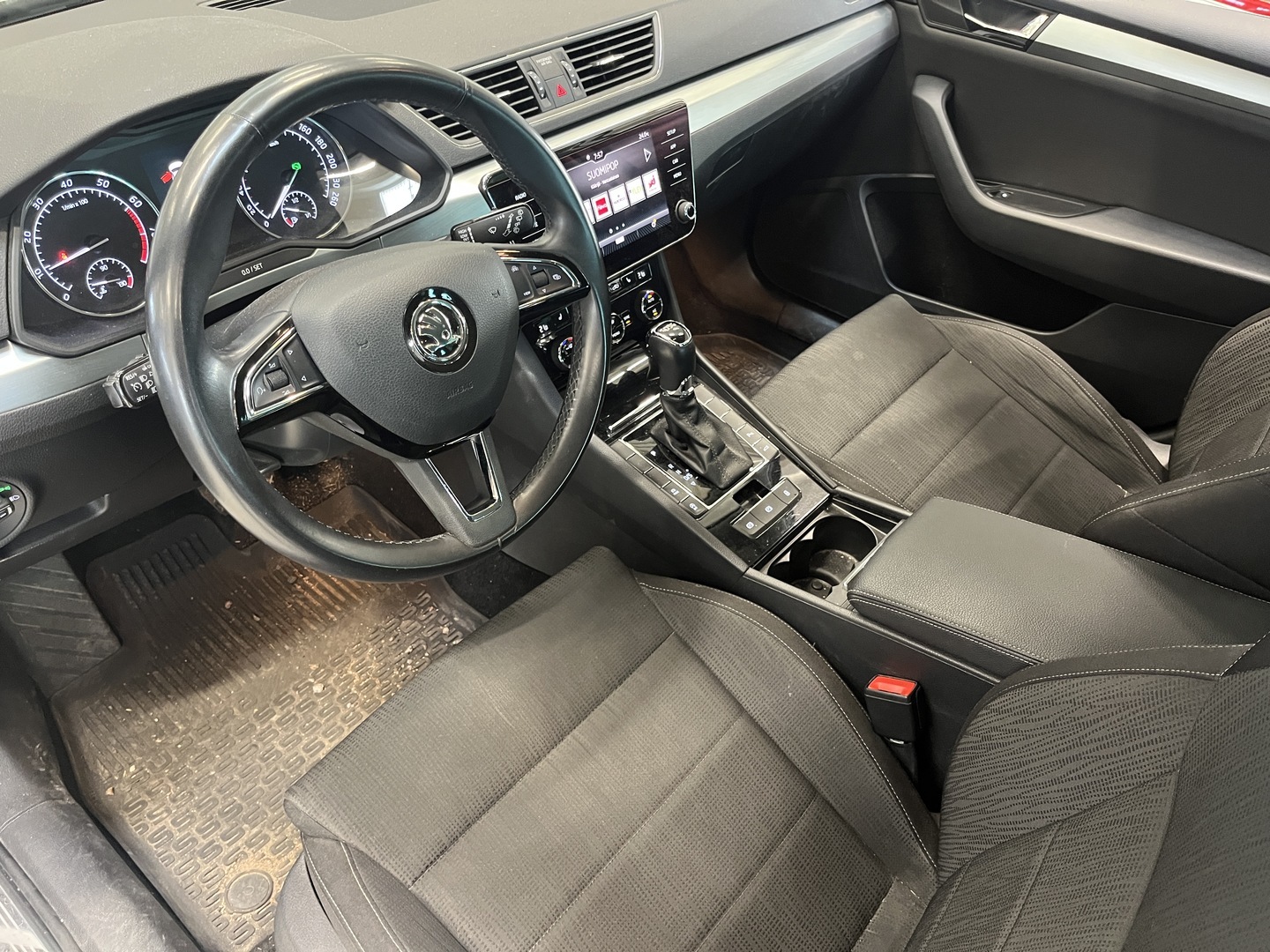Skoda - Superb - Combi 1,5 TSI ACT Ambition BusinessLine DSG Autom. **Suomi-auto / Webasto / Vetokoukku** - Farmari