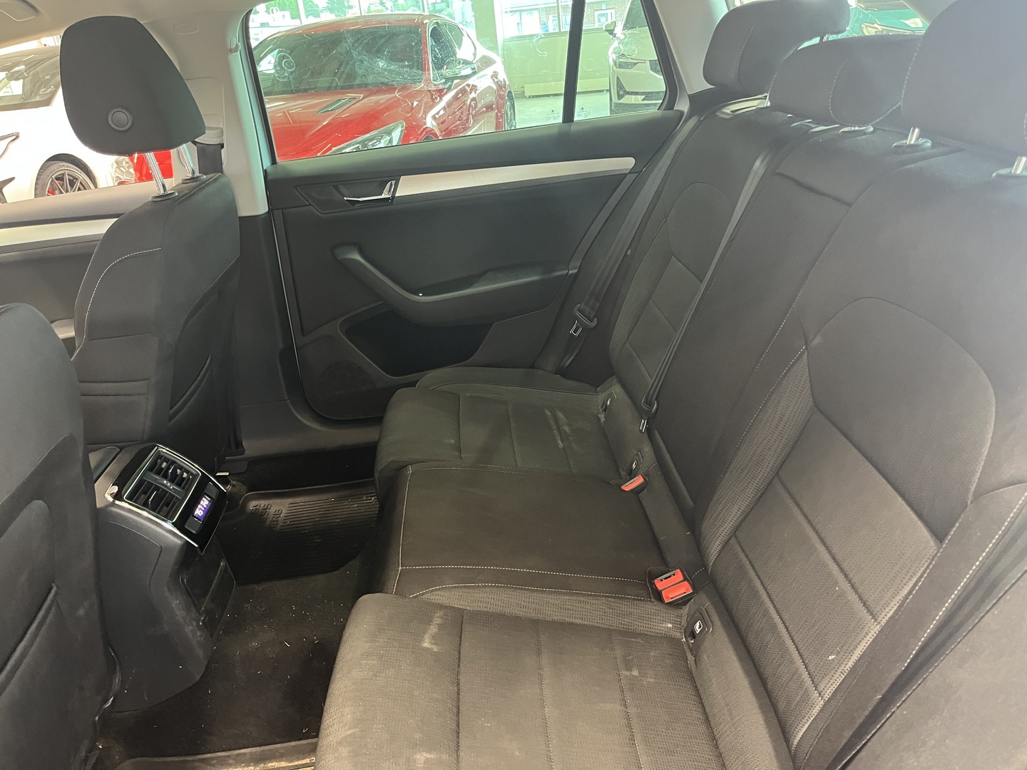 Skoda - Superb - Combi 1,5 TSI ACT Ambition BusinessLine DSG Autom. **Suomi-auto / Webasto / Vetokoukku** - Farmari