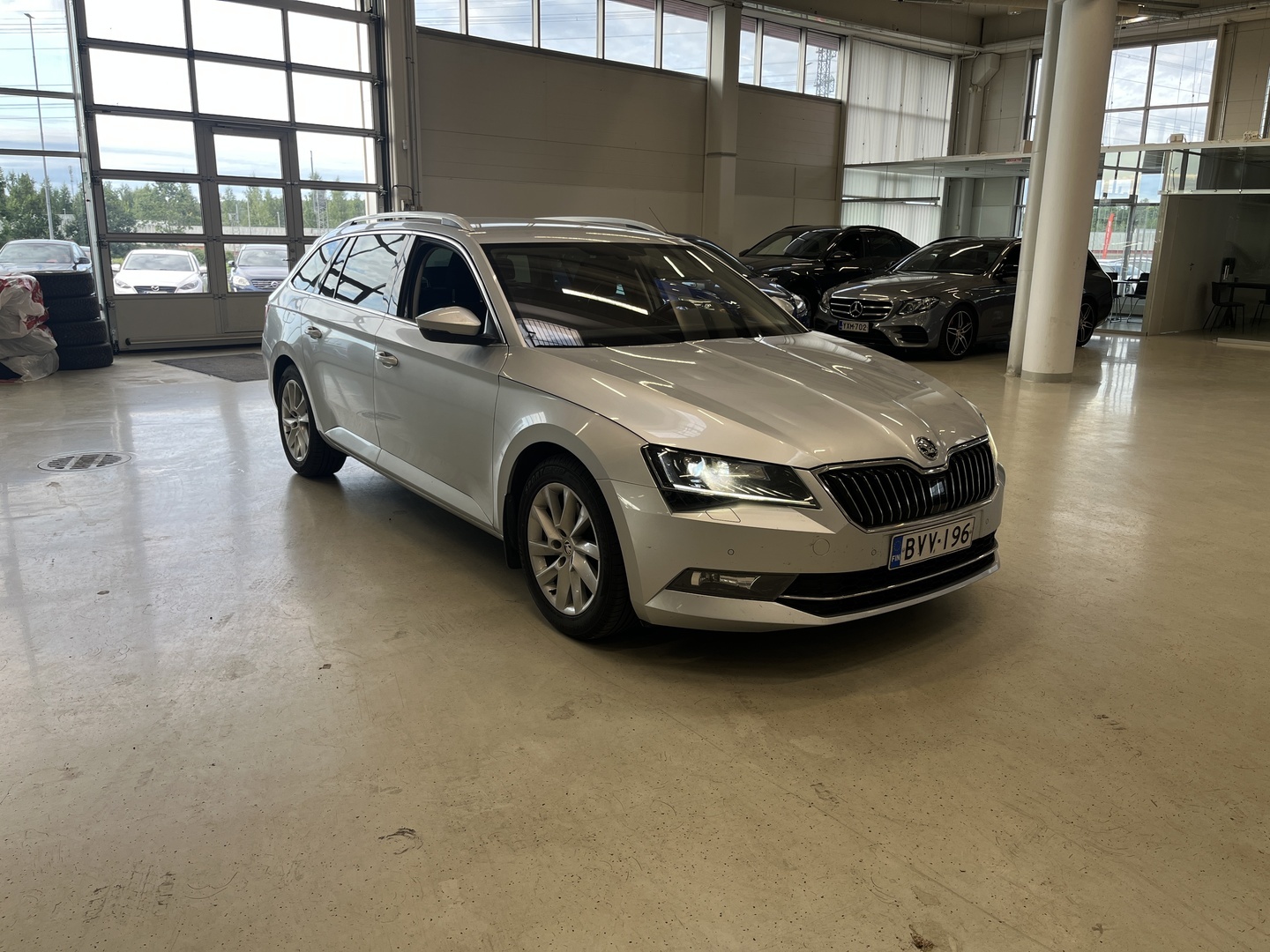 Skoda - Superb - Combi 1,5 TSI ACT Ambition BusinessLine DSG Autom. **Suomi-auto / Webasto / Vetokoukku** - Farmari