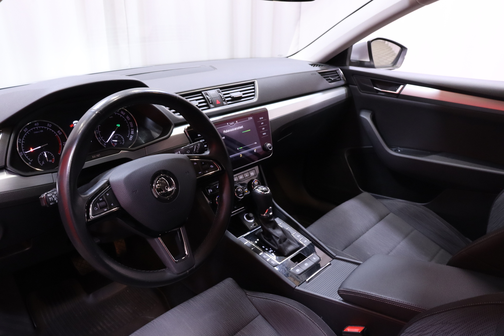 Skoda - Superb - Combi 1,5 TSI ACT Ambition BusinessLine DSG Autom. **Suomi-auto / Webasto / Vetokoukku** - Farmari