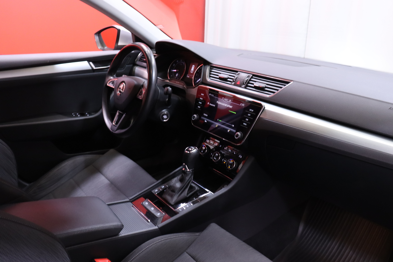 Skoda - Superb - Combi 1,5 TSI ACT Ambition BusinessLine DSG Autom. **Suomi-auto / Webasto / Vetokoukku** - Farmari