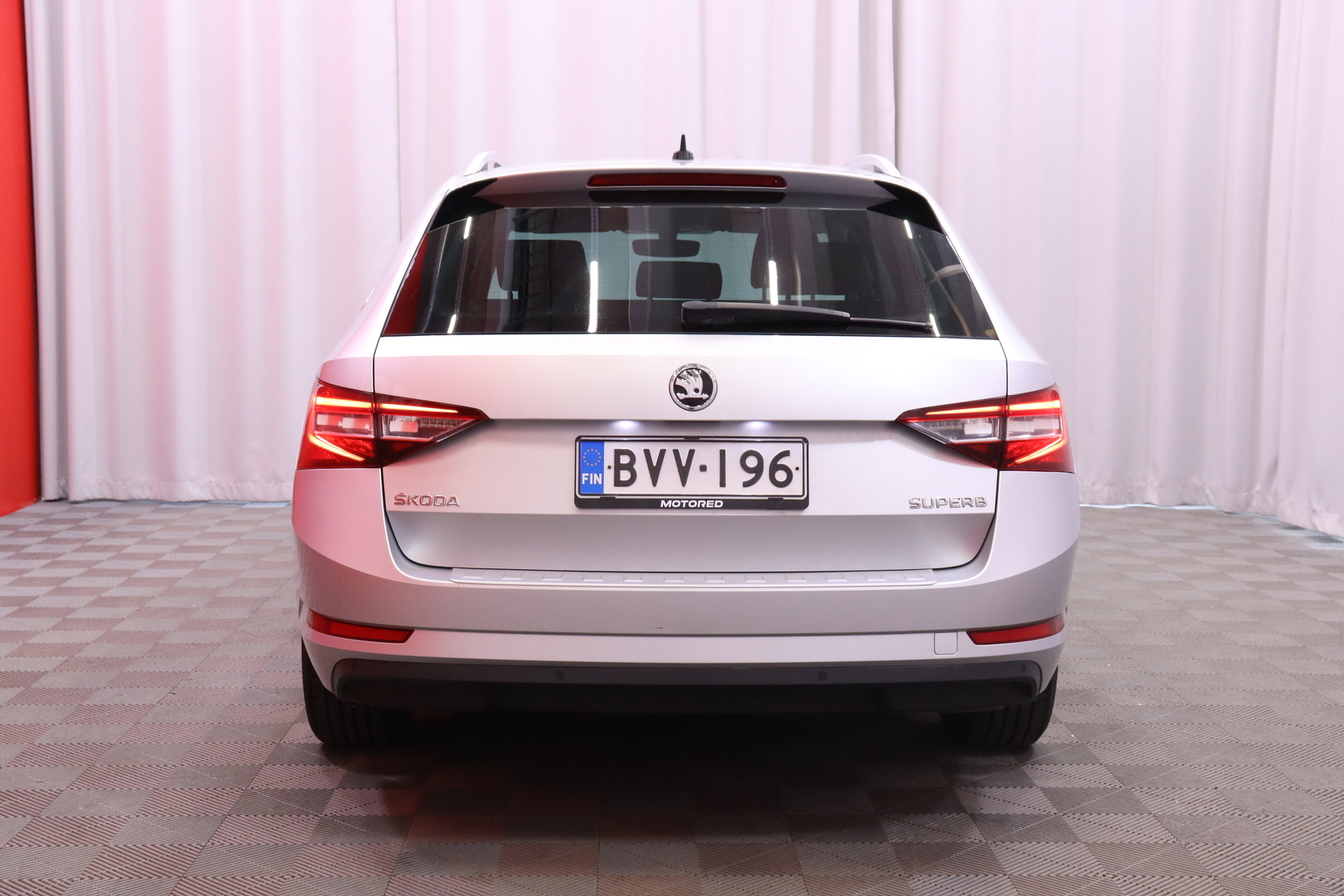 Skoda - Superb - Combi 1,5 TSI ACT Ambition BusinessLine DSG Autom. **Suomi-auto / Webasto / Vetokoukku** - Farmari